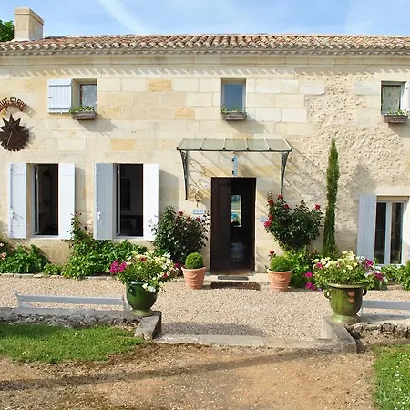 Chateau Haut-sarpe Guest house Saint-Christophe-des-Bardes