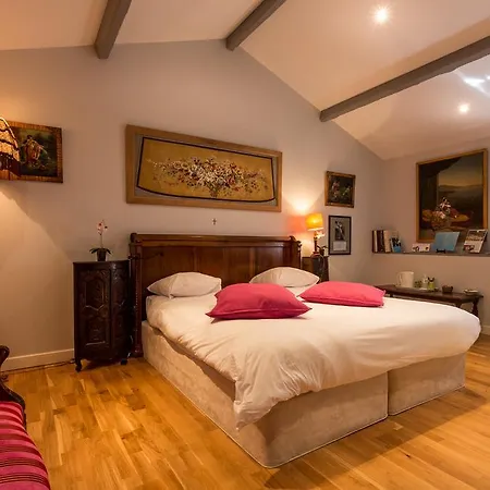 Chateau Haut-sarpe Konukevi *