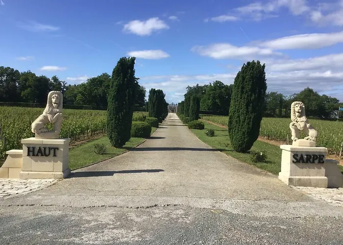 Chateau Haut-sarpe בית הארחה