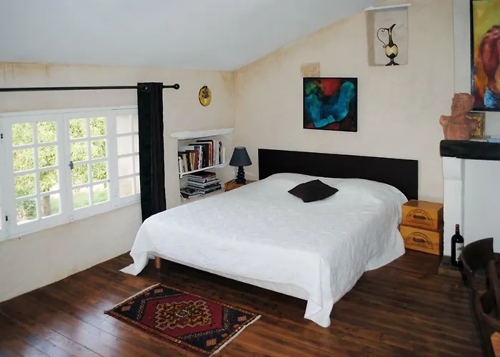 Chateau Haut-sarpe בית הארחה *